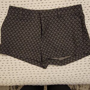 Banana Republic Black diamond jacquard shorts size 4